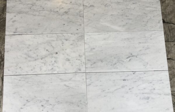 33 mq – Bianco Carrara cm 30,5 x 61 x 1 Rif.1002