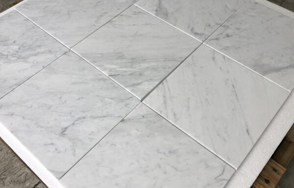 42,5 mq – Bianco Carrara cm 30,5 x 30,5 x 1 Rif.1004