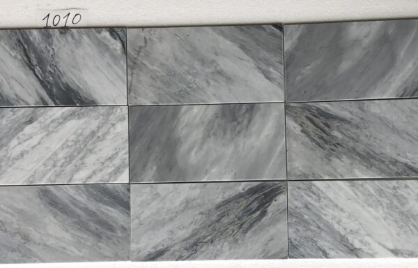 22,5 mq – Bardiglio Nuvolato cm 15 x 30,5 x 1 Rif.1010