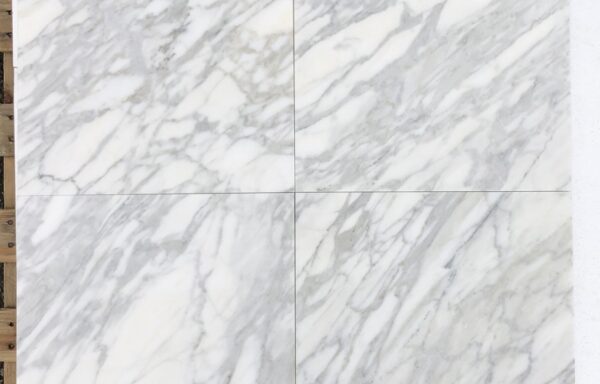 39,5 mq – Calacatta Belgia cm 45,7 x 45,7 x 1 Rif.1023