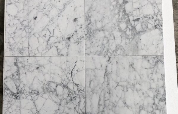 47,5 mq – Bianco Carrara venato cm 45,7 x 45,7 x 1 Rif.817