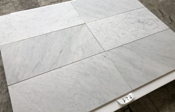 35,5 mq – Bianco Carrara cm 30,5 x 61 x 1 Rif.821