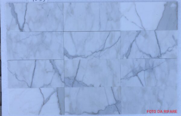 23,5 mq – Calacatta Gold cm 15 x 30,5 x 1 Rif.1035